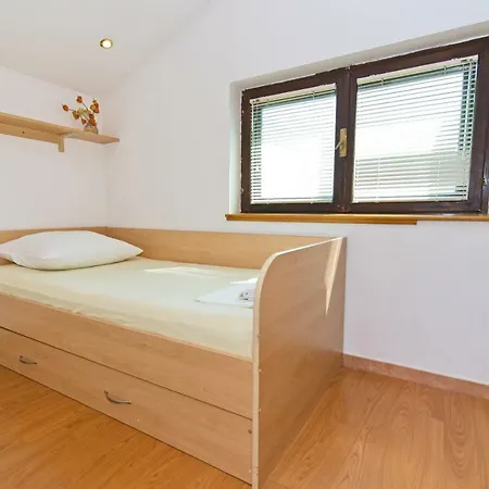Apartment Frane